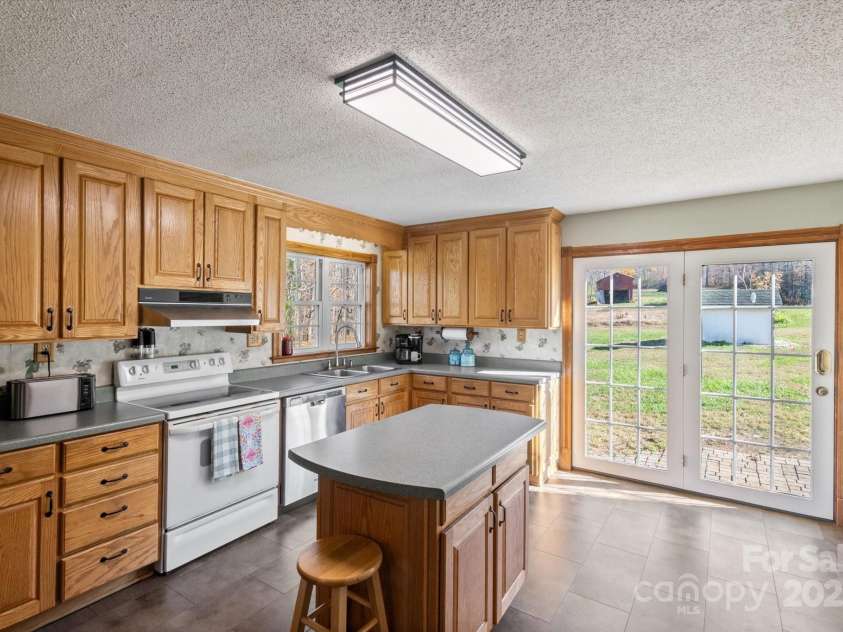 78 Old Linville Road, Marion, NC 28752.  MLS# CAR4197137, YatesRealty ID 951. 