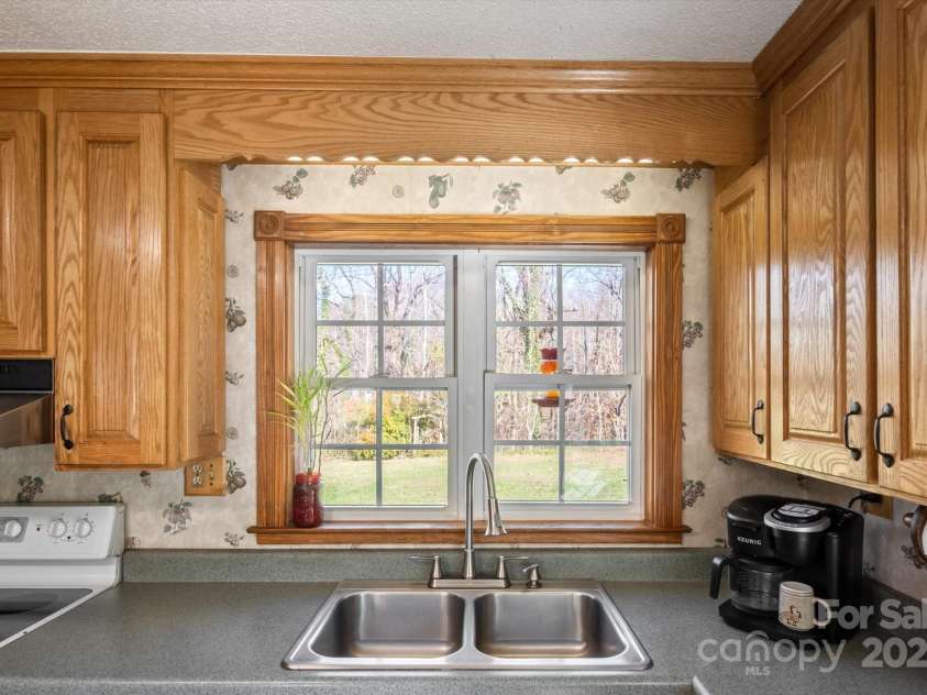 78 Old Linville Road, Marion, NC 28752.  MLS# CAR4197137, YatesRealty ID 951. 