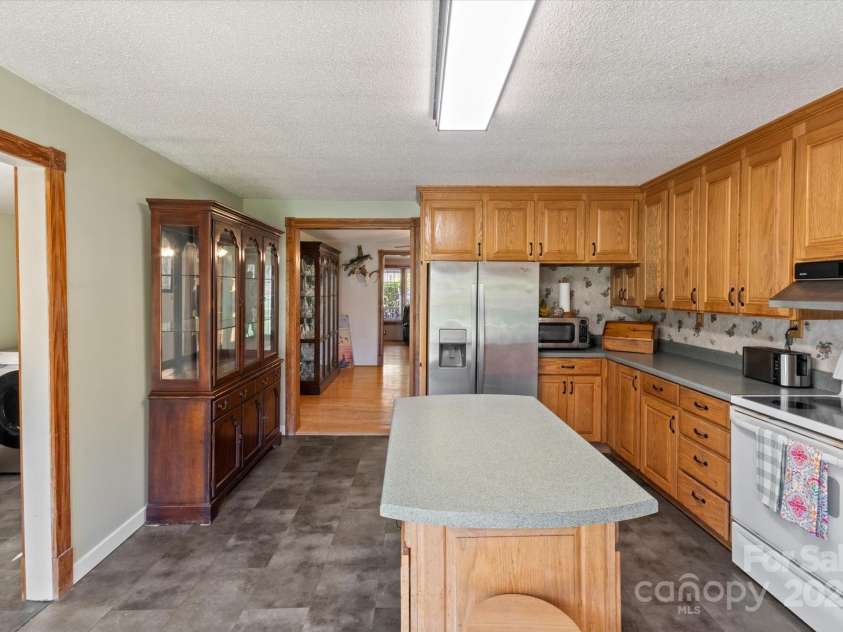 78 Old Linville Road, Marion, NC 28752.  MLS# CAR4197137, YatesRealty ID 951. 