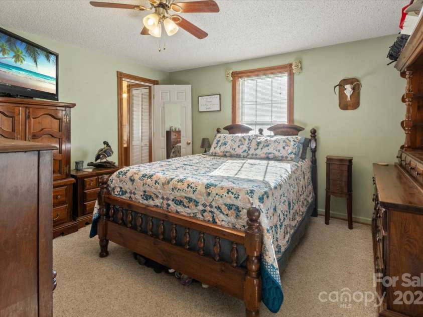 78 Old Linville Road, Marion, NC 28752.  MLS# CAR4197137, YatesRealty ID 951. 