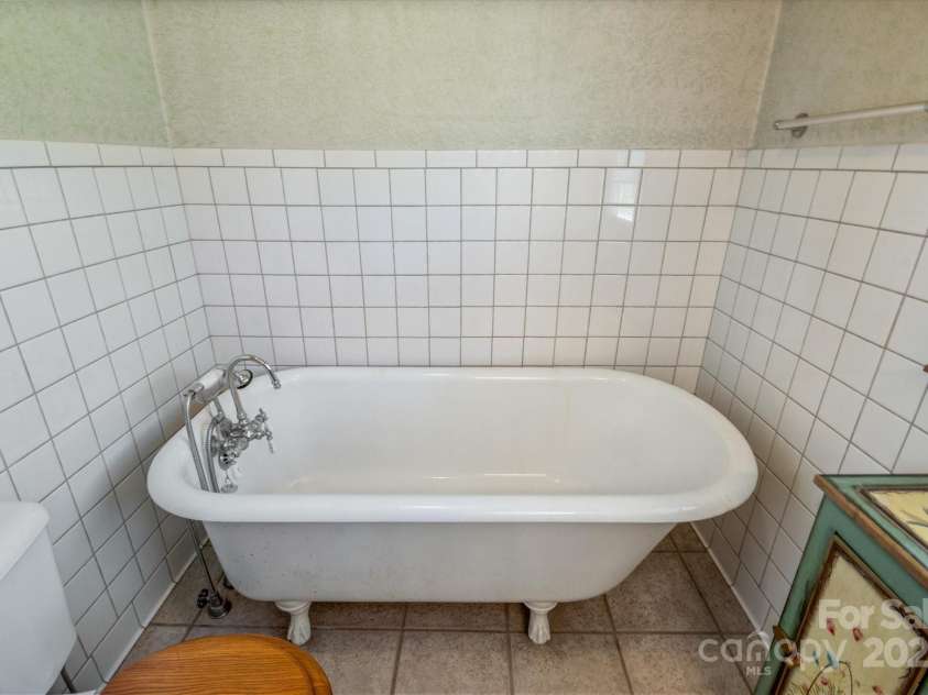 78 Old Linville Road, Marion, NC 28752.  MLS# CAR4197137, YatesRealty ID 951. 