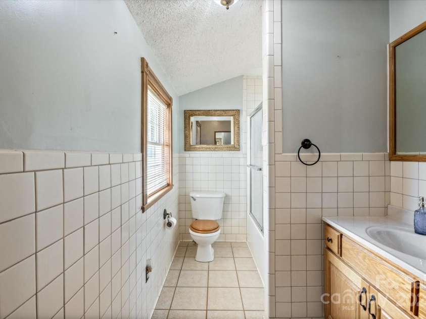 78 Old Linville Road, Marion, NC 28752.  MLS# CAR4197137, YatesRealty ID 951. 