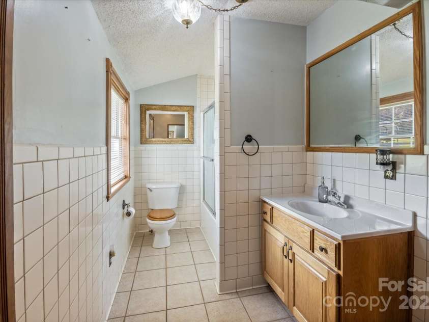 78 Old Linville Road, Marion, NC 28752.  MLS# CAR4197137, YatesRealty ID 951. 