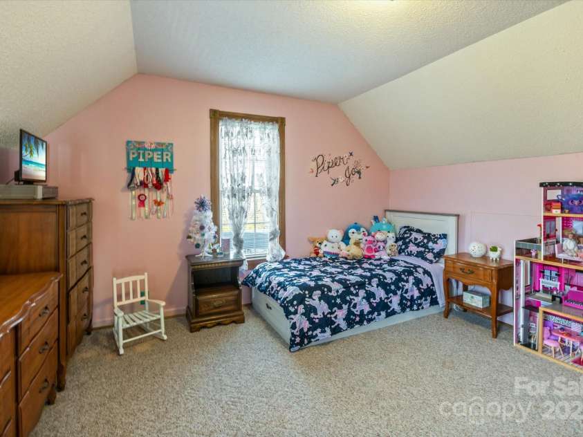 78 Old Linville Road, Marion, NC 28752.  MLS# CAR4197137, YatesRealty ID 951. 