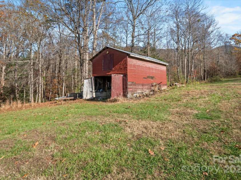 78 Old Linville Road, Marion, NC 28752.  MLS# CAR4197137, YatesRealty ID 951. 