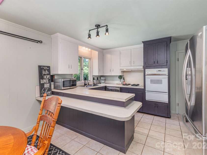 910 Center Avenue, Mooresville, NC 28115.  MLS# CAR4251561, YatesRealty ID 951. 