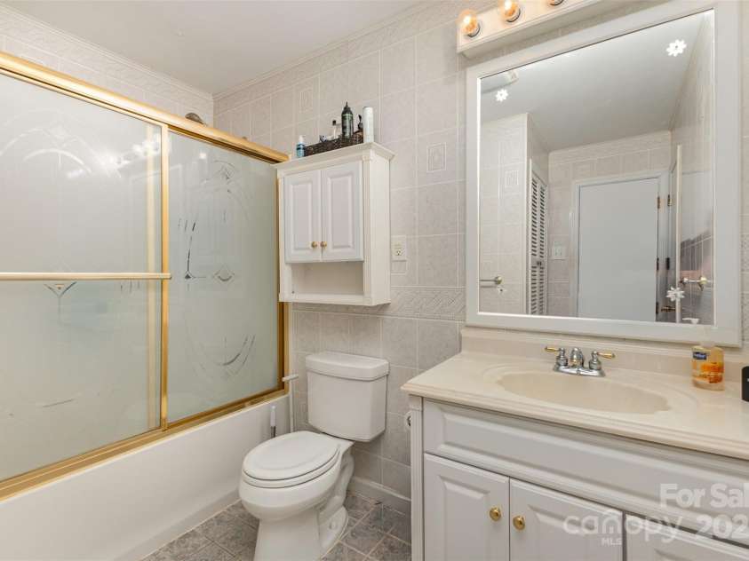 910 Center Avenue, Mooresville, NC 28115.  MLS# CAR4251561, YatesRealty ID 951. 