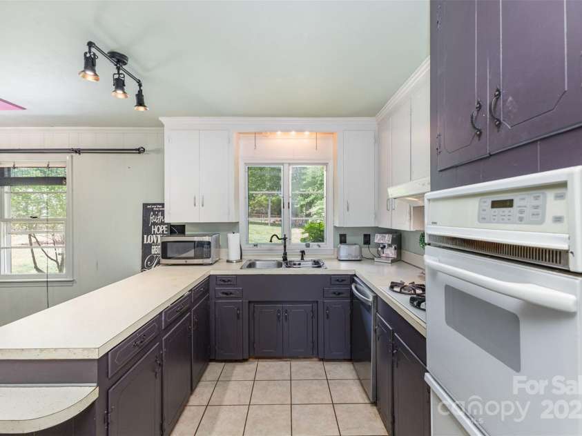 910 Center Avenue, Mooresville, NC 28115.  MLS# CAR4251561, YatesRealty ID 951. 