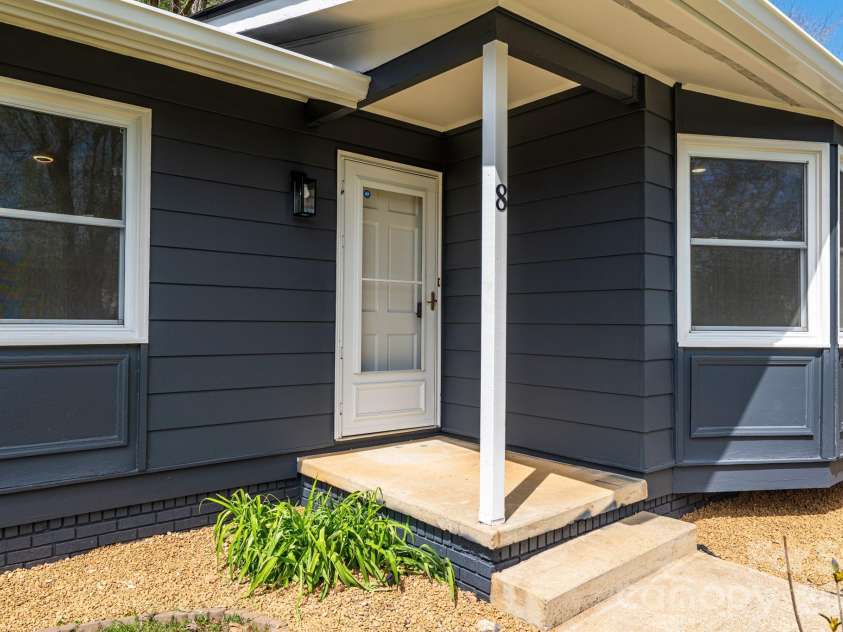 8 Hillview Road, Asheville, NC 28805.  MLS# CAR4366631, YatesRealty ID 9510. 