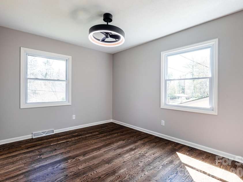 8 Hillview Road, Asheville, NC 28805.  MLS# CAR4366631, YatesRealty ID 9510. 