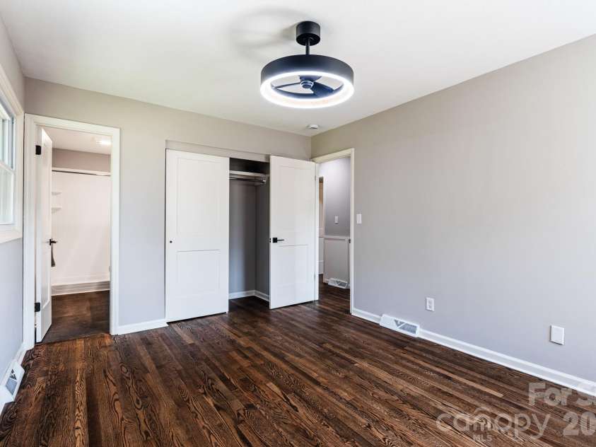 8 Hillview Road, Asheville, NC 28805.  MLS# CAR4366631, YatesRealty ID 9510. 