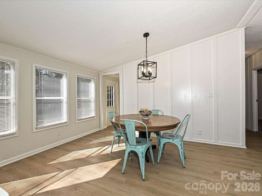190 Ridge Creek Drive, Troutman, NC 28166.  MLS# CAR4364865, YatesRealty ID 9512. Breakfast dining area in kitchen. 
