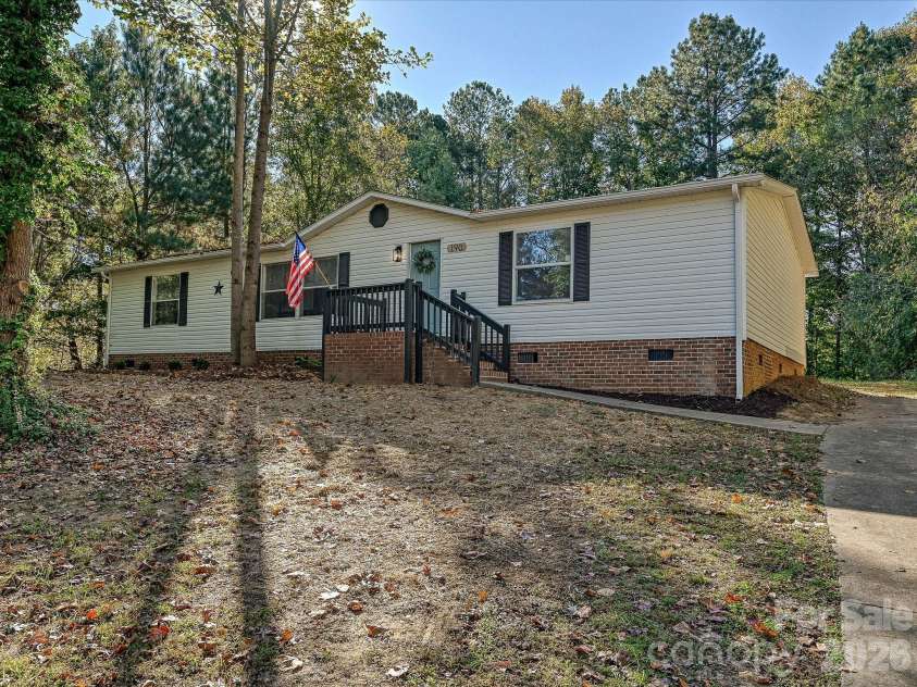 190 Ridge Creek Drive, Troutman, NC 28166.  MLS# CAR4364865, YatesRealty ID 9512. Welcome home!