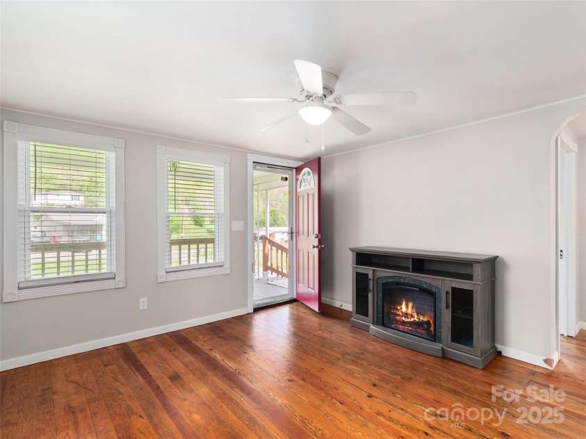 819 Mauney Cove Road, Waynesville, NC 28786.  MLS# CAR4253740, YatesRealty ID 9512. 