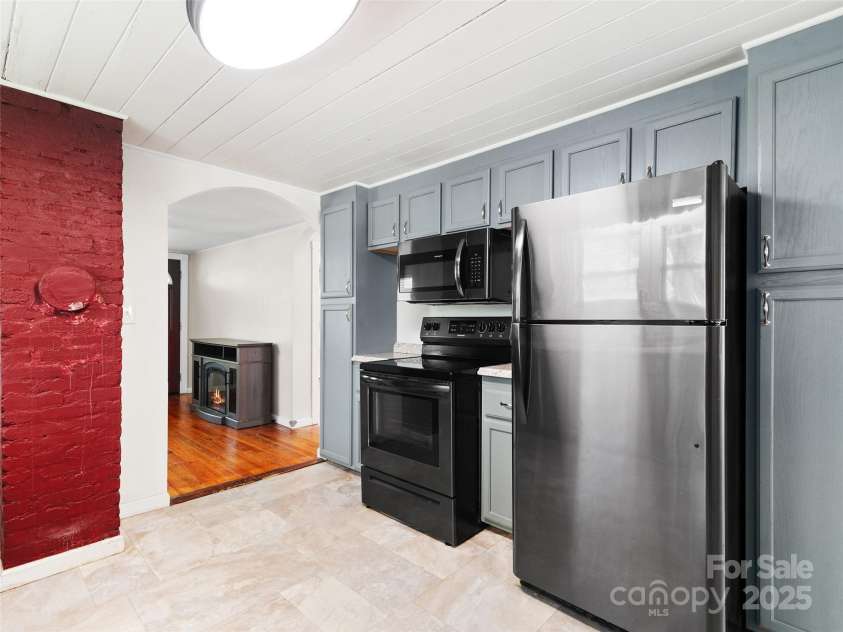 819 Mauney Cove Road, Waynesville, NC 28786.  MLS# CAR4253740, YatesRealty ID 9512. 