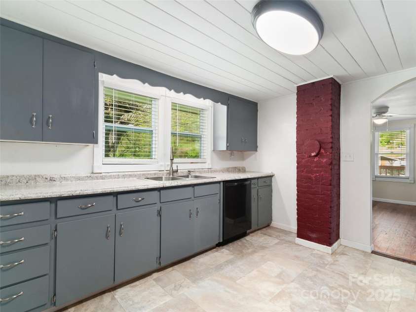 819 Mauney Cove Road, Waynesville, NC 28786.  MLS# CAR4253740, YatesRealty ID 9512. 