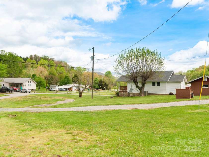 819 Mauney Cove Road, Waynesville, NC 28786.  MLS# CAR4253740, YatesRealty ID 9512. 