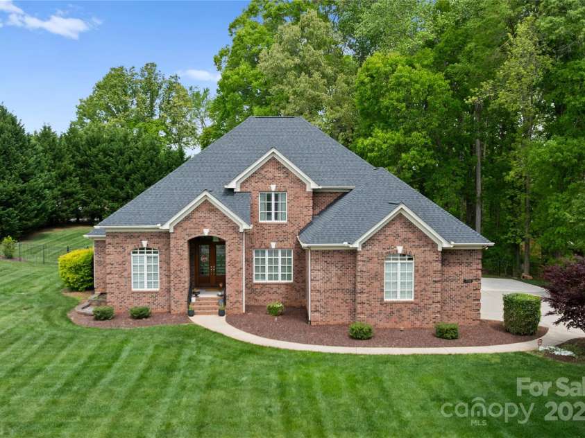 105 Walnut Hill Court, Mooresville, NC 28115.  MLS# CAR4252753, YatesRealty ID 9513. 