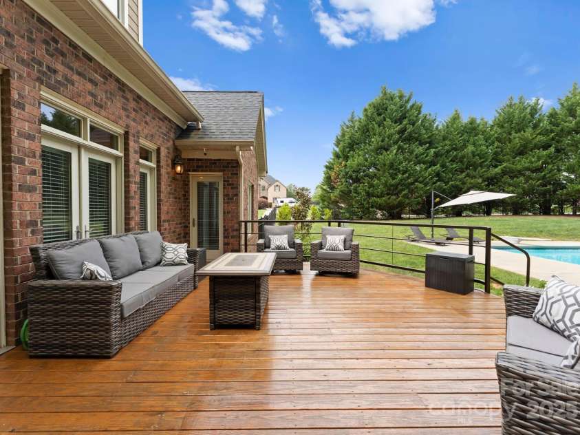 105 Walnut Hill Court, Mooresville, NC 28115.  MLS# CAR4252753, YatesRealty ID 9513. 