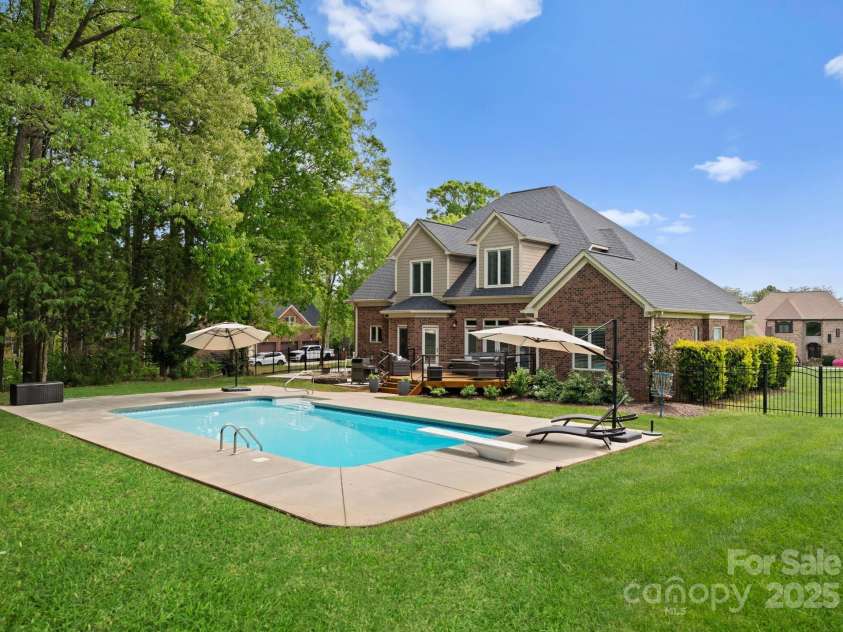105 Walnut Hill Court, Mooresville, NC 28115.  MLS# CAR4252753, YatesRealty ID 9513. 