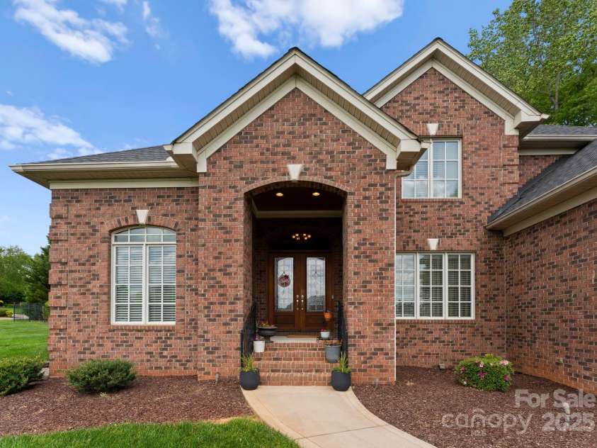 105 Walnut Hill Court, Mooresville, NC 28115.  MLS# CAR4252753, YatesRealty ID 9513. 