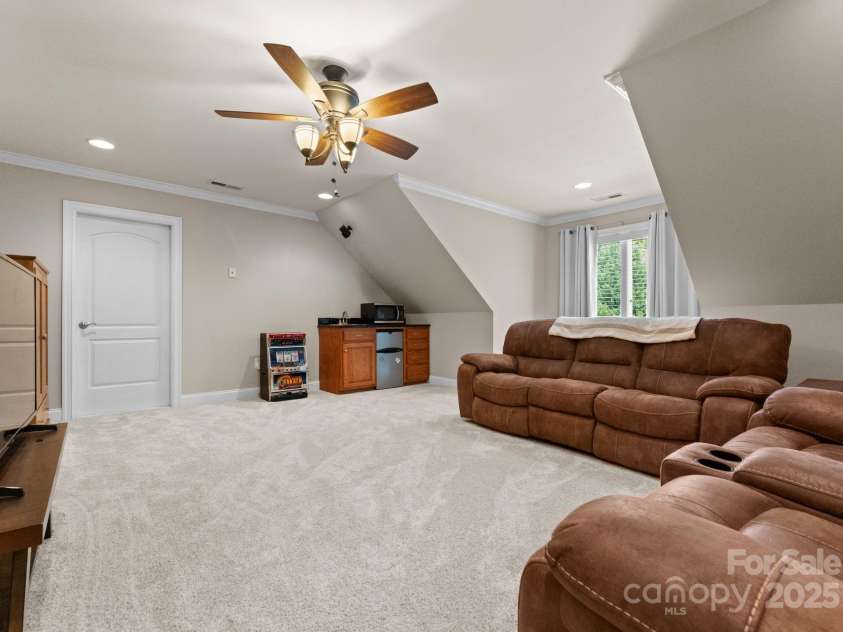 105 Walnut Hill Court, Mooresville, NC 28115.  MLS# CAR4252753, YatesRealty ID 9513. 