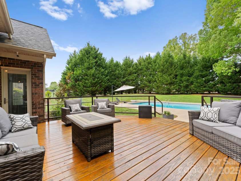 105 Walnut Hill Court, Mooresville, NC 28115.  MLS# CAR4252753, YatesRealty ID 9513. 