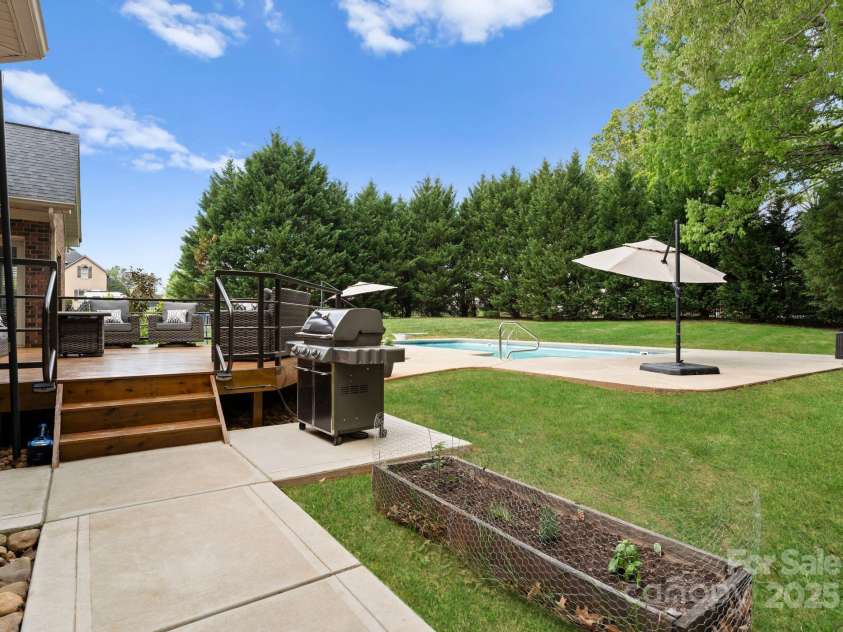 105 Walnut Hill Court, Mooresville, NC 28115.  MLS# CAR4252753, YatesRealty ID 9513. 