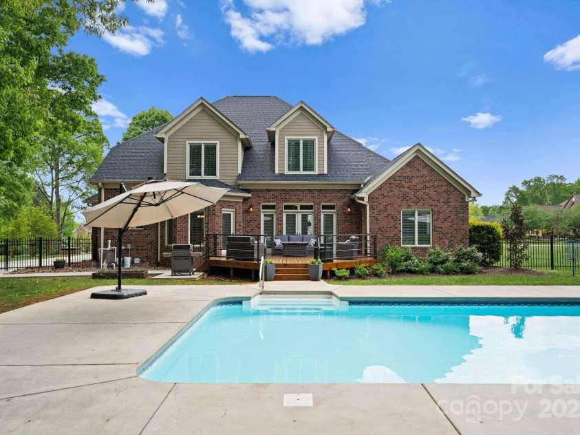 105 Walnut Hill Court, Mooresville, NC 28115.  MLS# CAR4252753, YatesRealty ID 9513. 