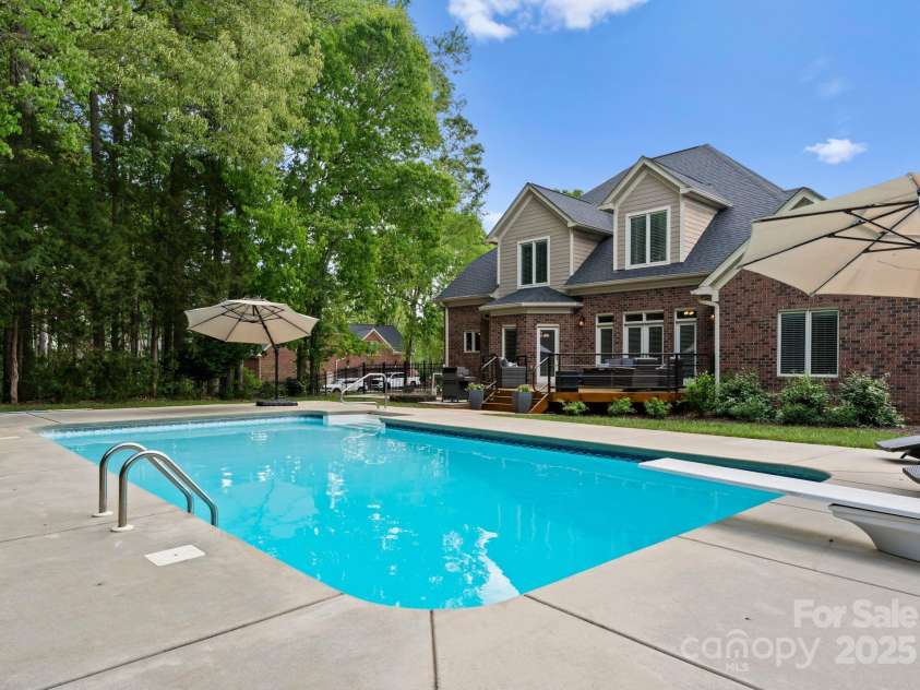 105 Walnut Hill Court, Mooresville, NC 28115.  MLS# CAR4252753, YatesRealty ID 9513. 