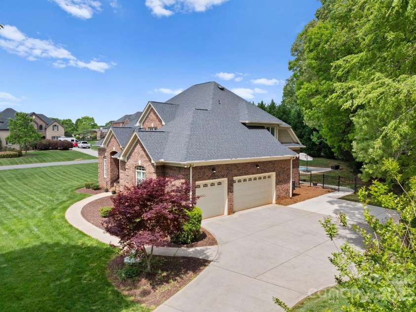 105 Walnut Hill Court, Mooresville, NC 28115.  MLS# CAR4252753, YatesRealty ID 9513. 