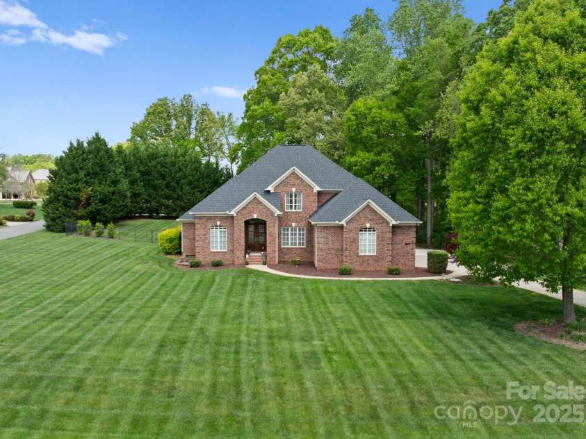 105 Walnut Hill Court, Mooresville, NC 28115.  MLS# CAR4252753, YatesRealty ID 9513. 