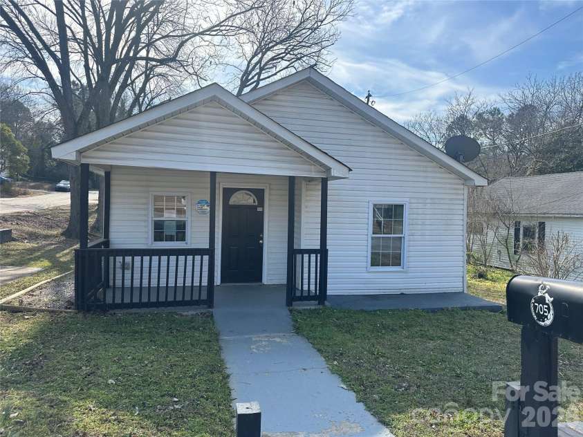 705 Sumter Street, Lancaster, SC 29720.  MLS# CAR4367175, YatesRealty ID 9513. 