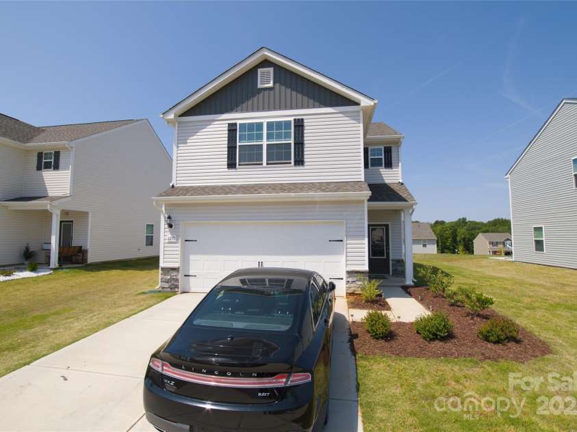 2210 Transatlantic Avenue, Charlotte, NC 28215.  MLS# CAR4253759, YatesRealty ID 9514. 