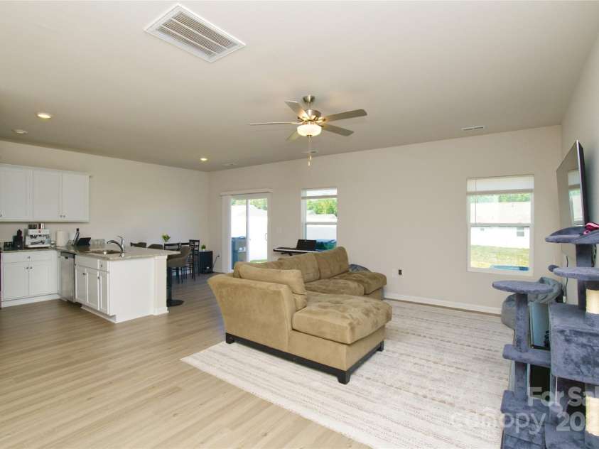 2210 Transatlantic Avenue, Charlotte, NC 28215.  MLS# CAR4253759, YatesRealty ID 9514. 