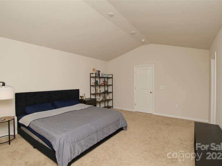 2210 Transatlantic Avenue, Charlotte, NC 28215.  MLS# CAR4253759, YatesRealty ID 9514. 