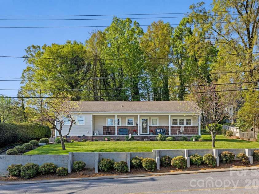 839 Garrison Boulevard, Gastonia, NC 28052.  MLS# CAR4366307, YatesRealty ID 9515. 