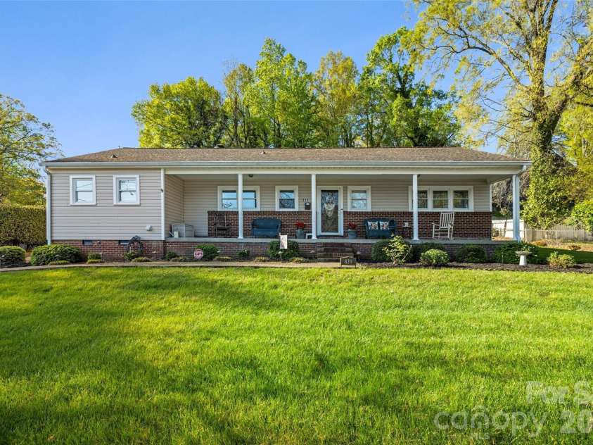 839 Garrison Boulevard, Gastonia, NC 28052.  MLS# CAR4366307, YatesRealty ID 9515. 