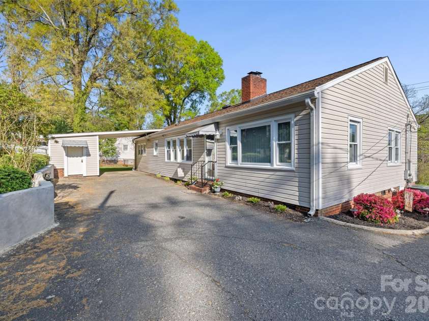 839 Garrison Boulevard, Gastonia, NC 28052.  MLS# CAR4366307, YatesRealty ID 9515. 