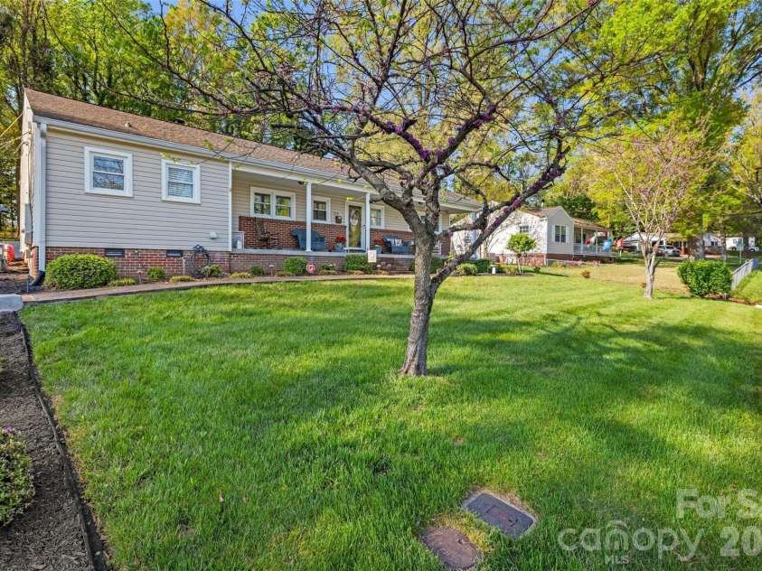 839 Garrison Boulevard, Gastonia, NC 28052.  MLS# CAR4366307, YatesRealty ID 9515. 