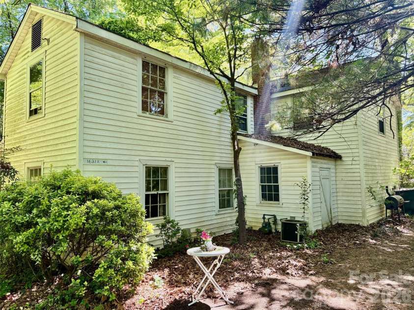 1612 New Hope Road, Gastonia, NC 28054.  MLS# CAR4367298, YatesRealty ID 9518. 