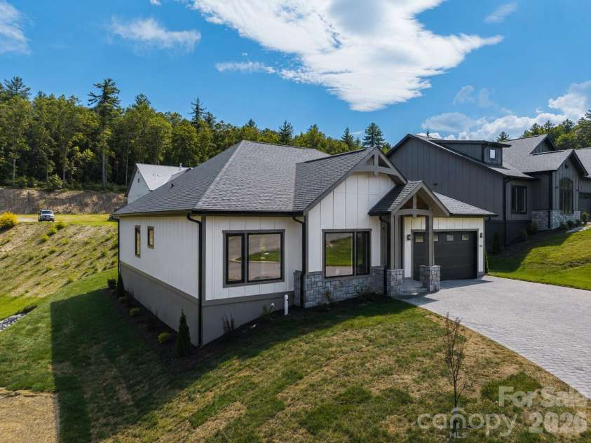 333 Avery Trail Drive, Arden, NC 28704.  MLS# CAR4337125, YatesRealty ID 952. 