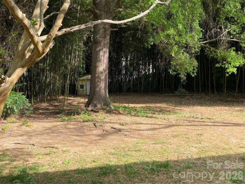 102 Mcdowell Street, Great Falls, SC 29055.  MLS# CAR4367304, YatesRealty ID 9520. 