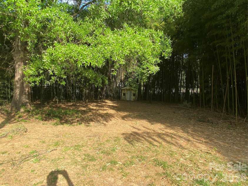 102 Mcdowell Street, Great Falls, SC 29055.  MLS# CAR4367304, YatesRealty ID 9520. 