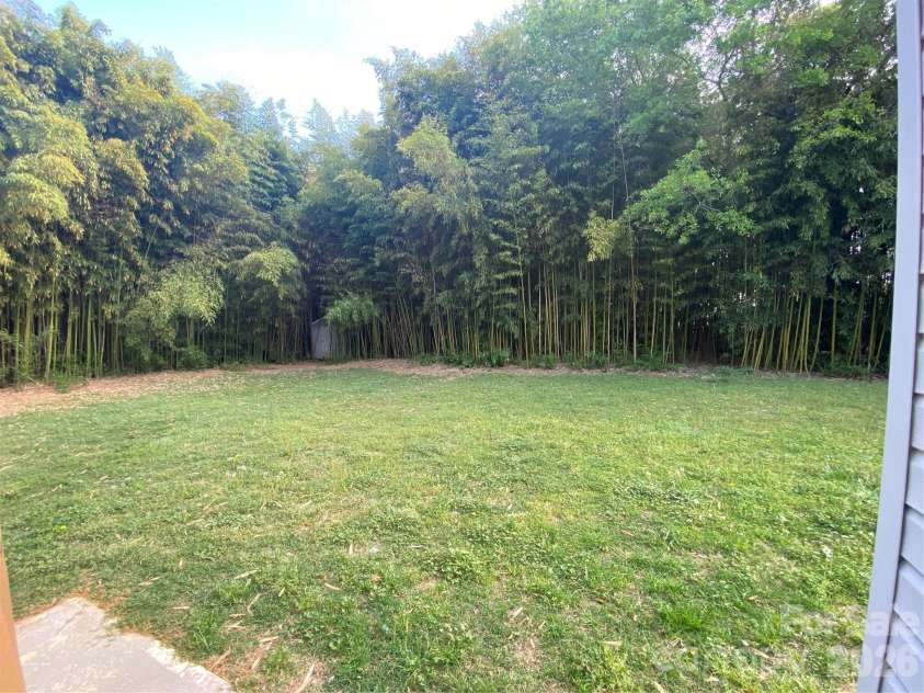 102 Mcdowell Street, Great Falls, SC 29055.  MLS# CAR4367304, YatesRealty ID 9520. 