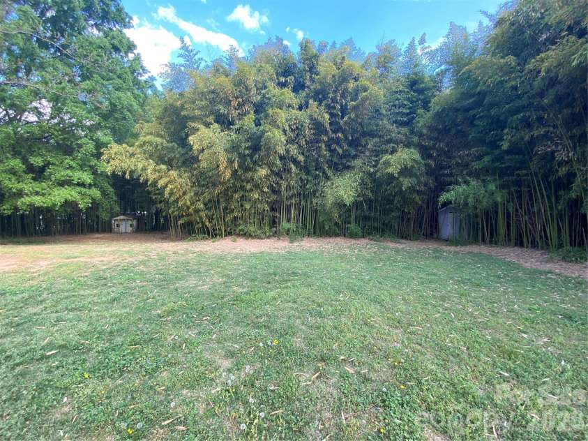 102 Mcdowell Street, Great Falls, SC 29055.  MLS# CAR4367304, YatesRealty ID 9520. 