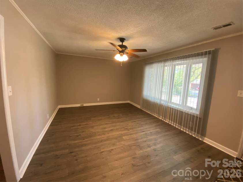 102 Mcdowell Street, Great Falls, SC 29055.  MLS# CAR4367304, YatesRealty ID 9520. 