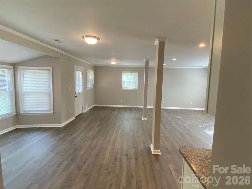 102 Mcdowell Street, Great Falls, SC 29055.  MLS# CAR4367304, YatesRealty ID 9520. 