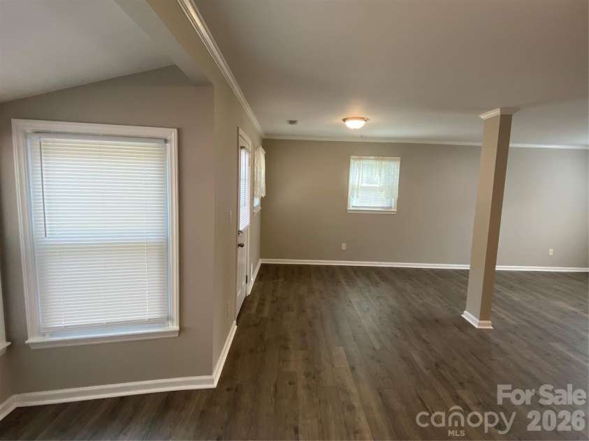 102 Mcdowell Street, Great Falls, SC 29055.  MLS# CAR4367304, YatesRealty ID 9520. 