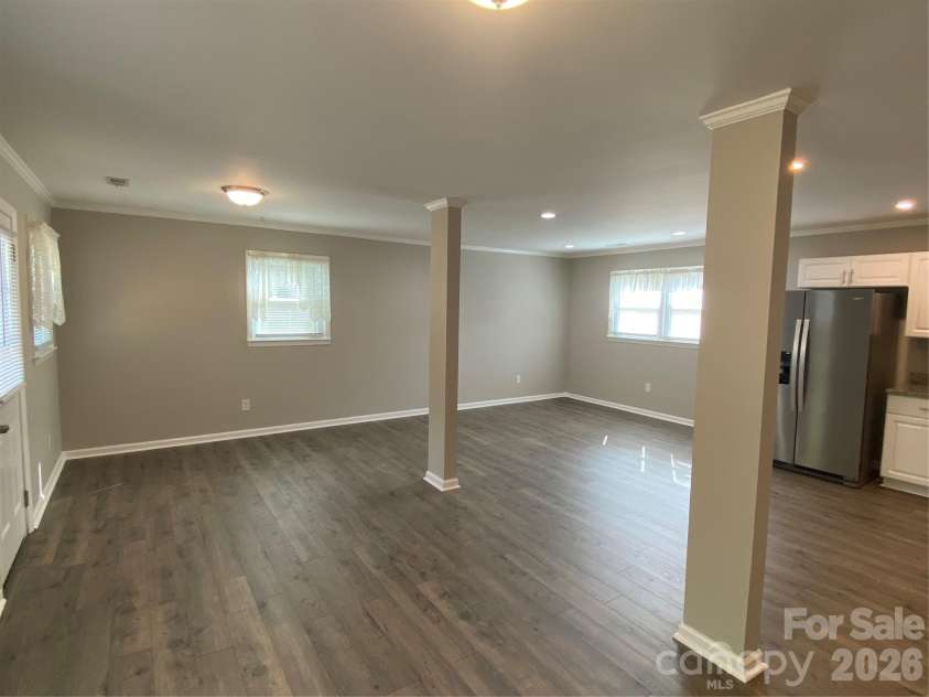 102 Mcdowell Street, Great Falls, SC 29055.  MLS# CAR4367304, YatesRealty ID 9520. 